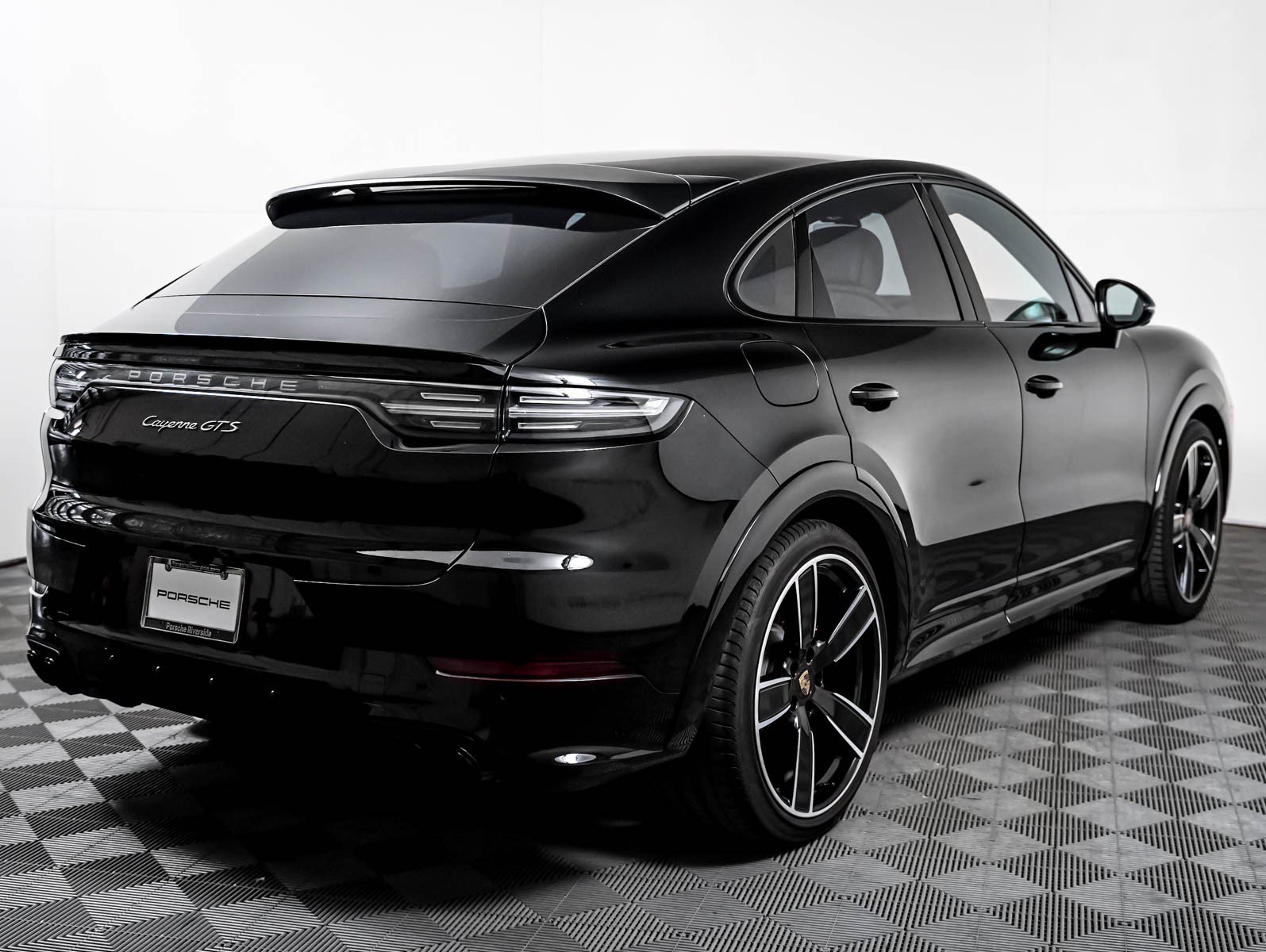 Certified 2023 Porsche Cayenne GTS AWD/4WD image 10