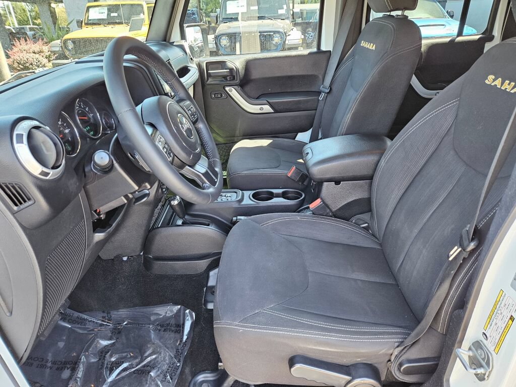 Used 2015 Jeep Wrangler Unlimited Sahara w/ Connectivity Group AWD/4WD image 16