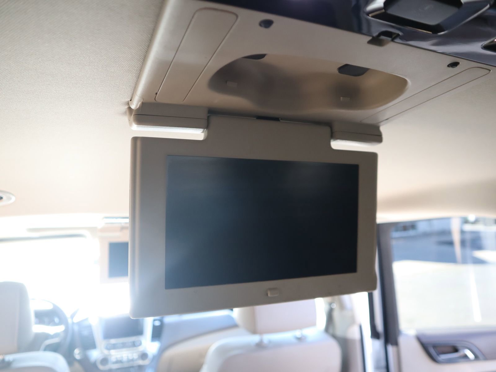 Used 2019 Chevrolet Suburban Premier AWD/4WD image 25
