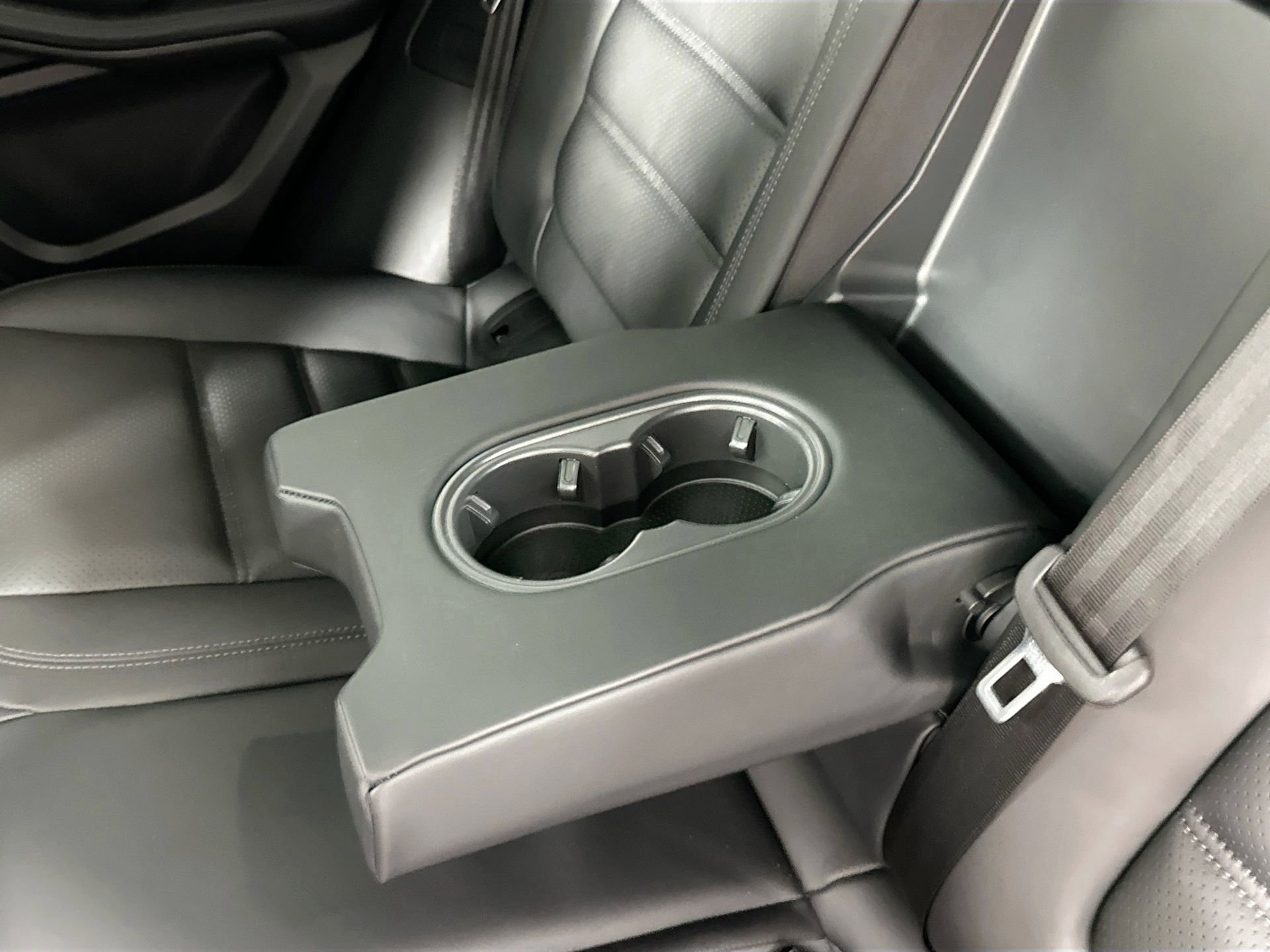 Certified 2025 Porsche Macan image 37