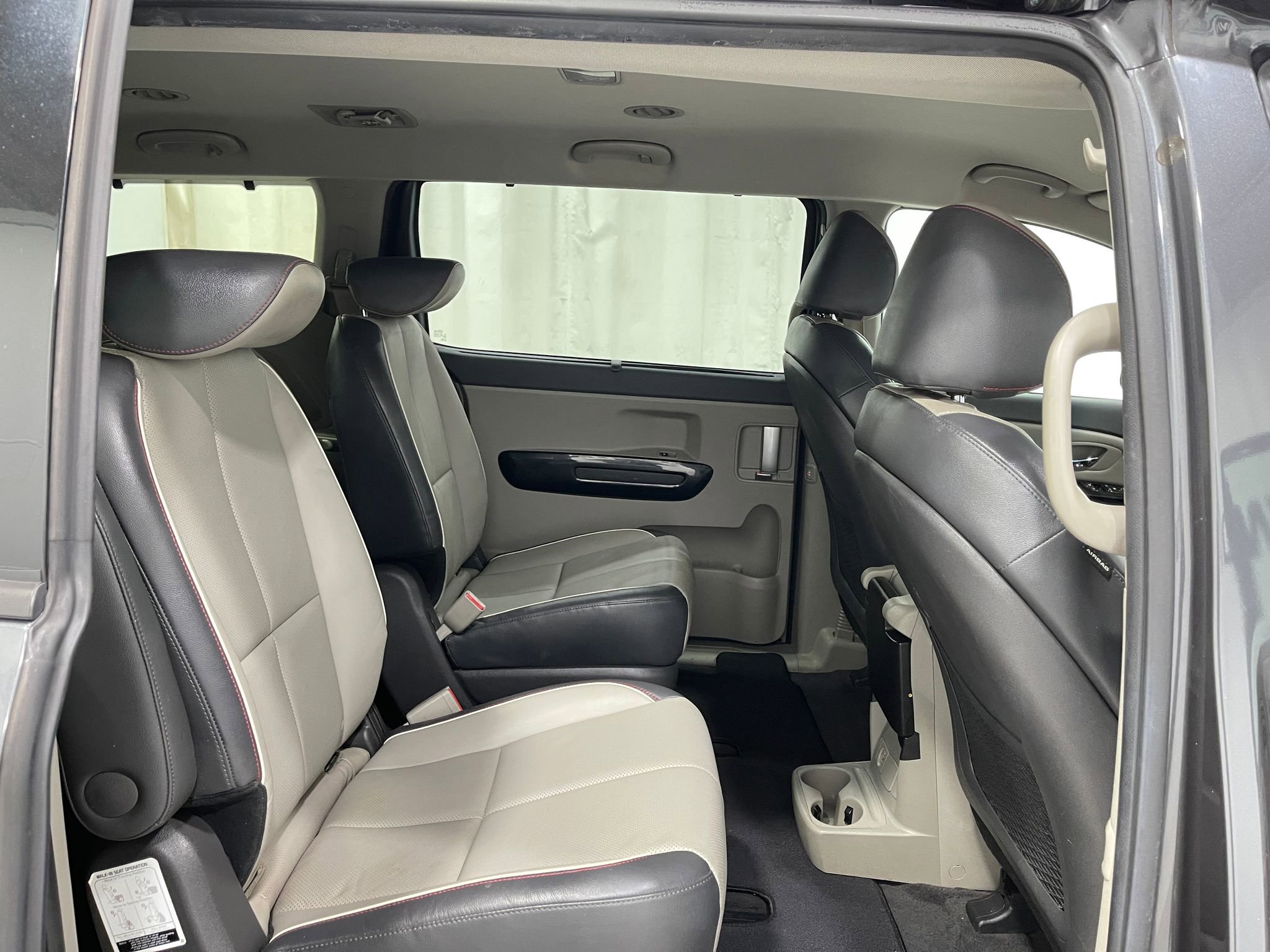 Used 2017 Kia Sedona EX image 32