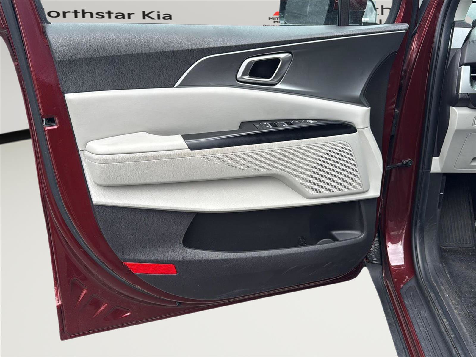 Used 2022 Kia Carnival LX FWD image 28