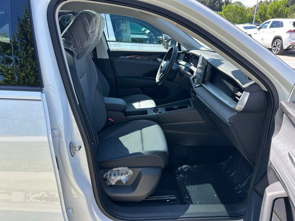 New 2026 Volkswagen Tiguan SE FWD image 42