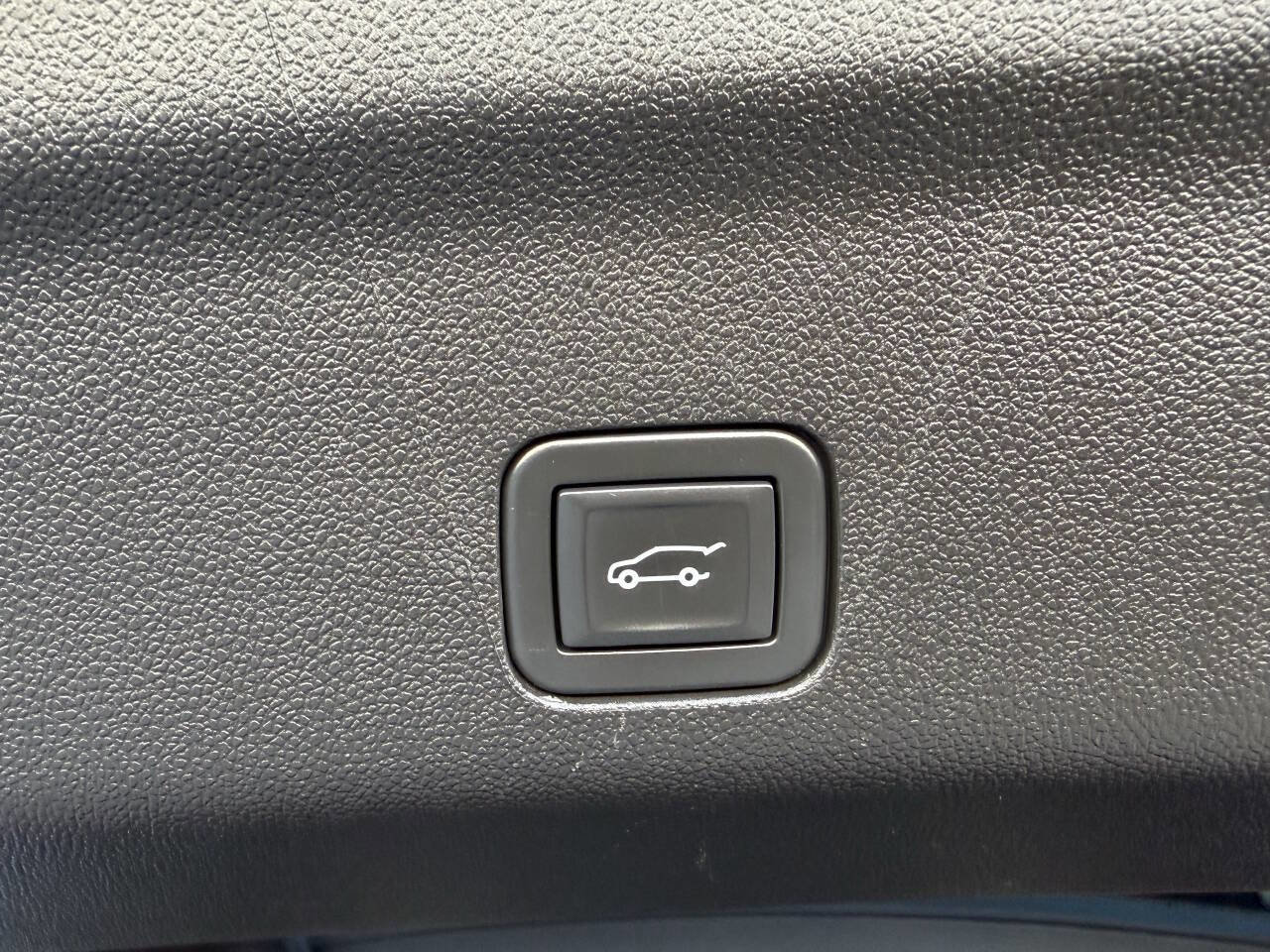 Used 2022 Chevrolet Tahoe Z71 image 33