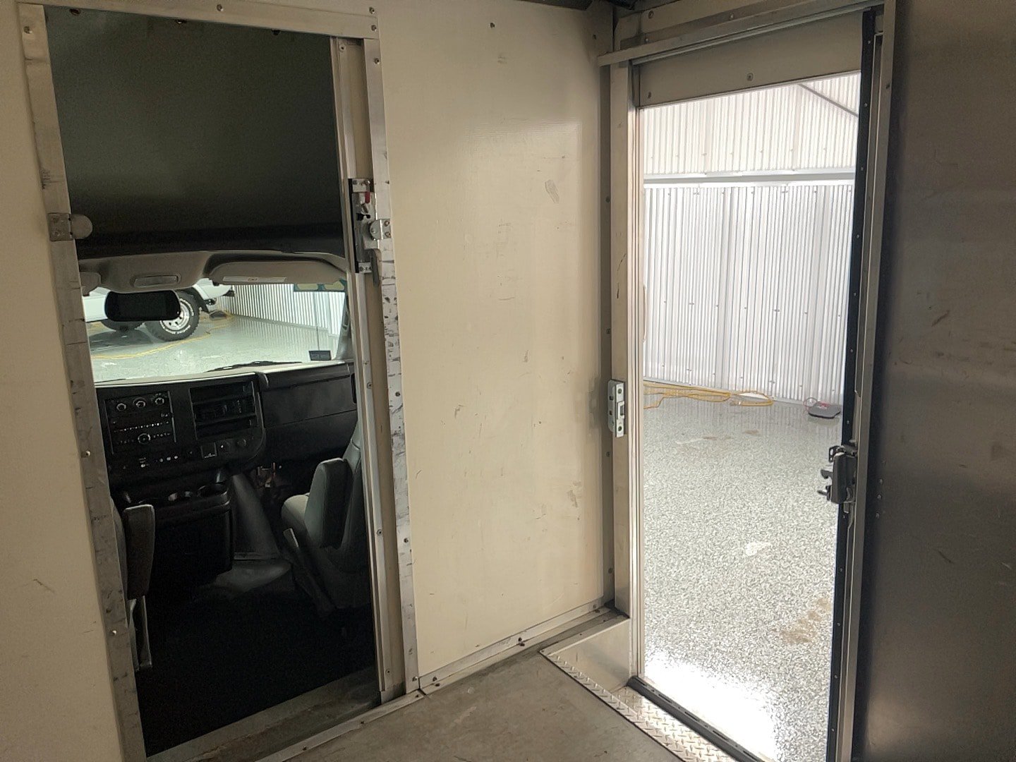 Used 2022 Chevrolet Express 4500 w/ Power Convenience Package RWD image 21
