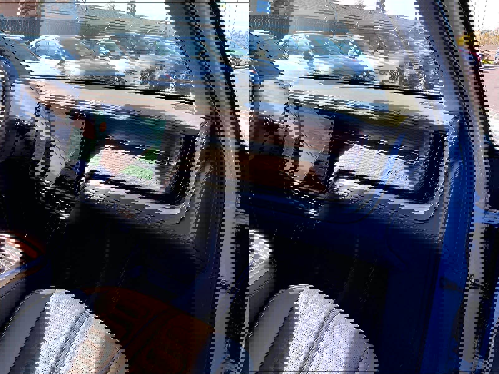 Used 2023 Rivian R1S Adventure image 18