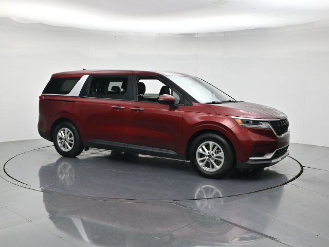 Used 2024 Kia Carnival LX FWD image 3