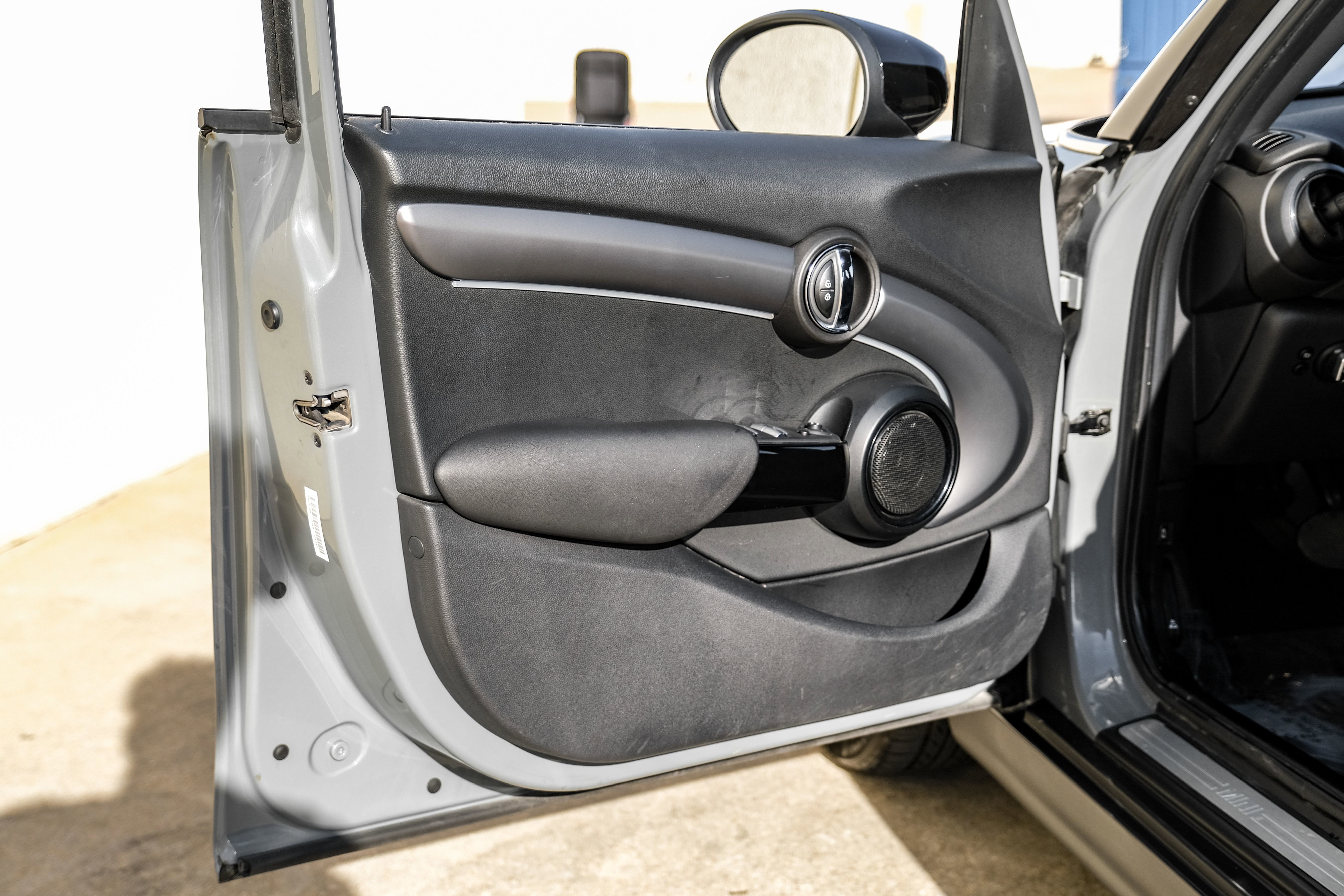 Used 2022 MINI Cooper 4-Door Hardtop w/ Signature Upholstery Package image 40