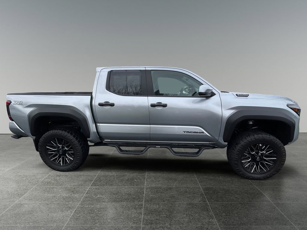 Used 2025 Toyota Tacoma TRD Off-Road image 8