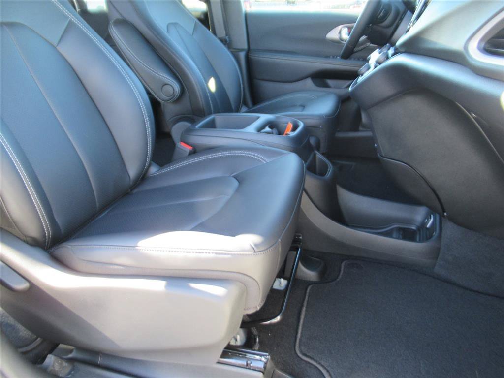 New 2026 Chrysler Voyager LX FWD image 9