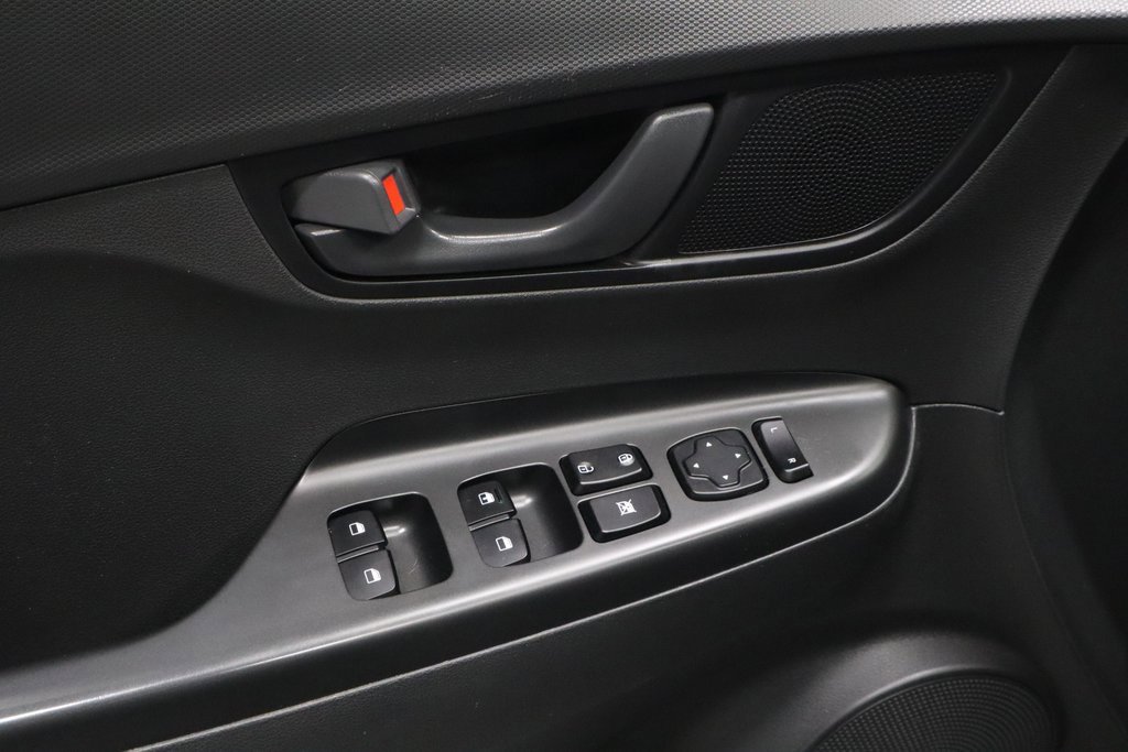 Used 2022 Hyundai Kona SE image 22