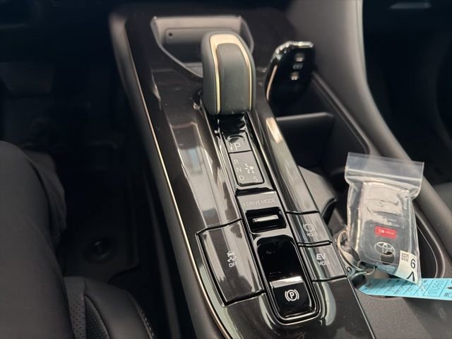 New 2025 Toyota Crown Signia image 38