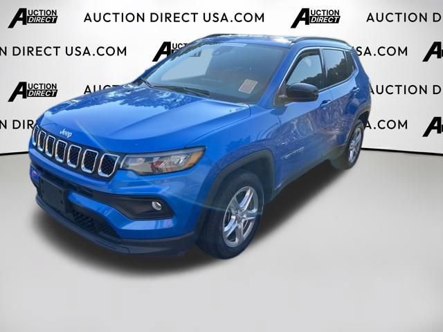 Used 2024 Jeep Compass Latitude AWD/4WD image 1