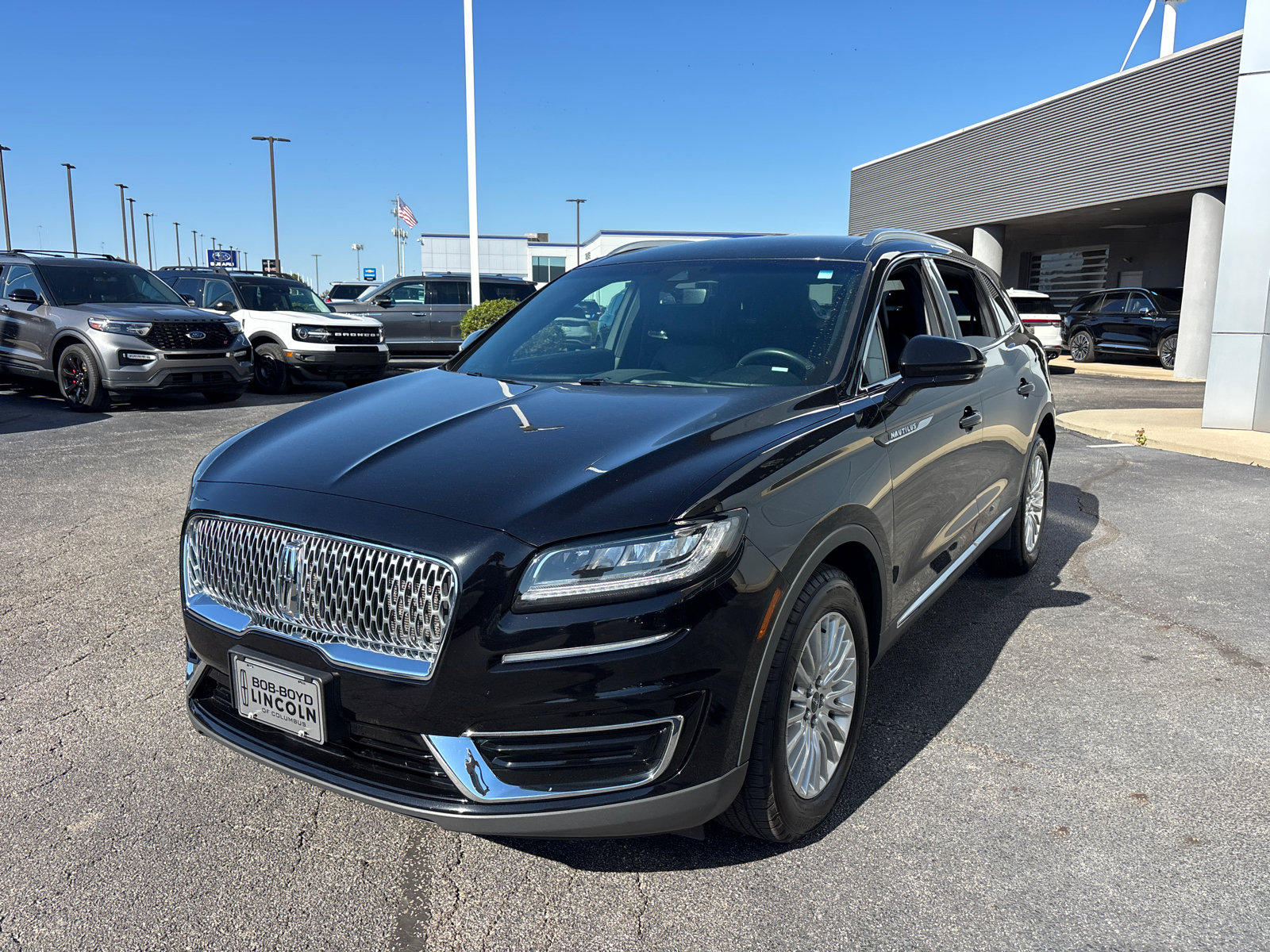 Used 2019 Lincoln Nautilus Premier AWD/4WD image 3