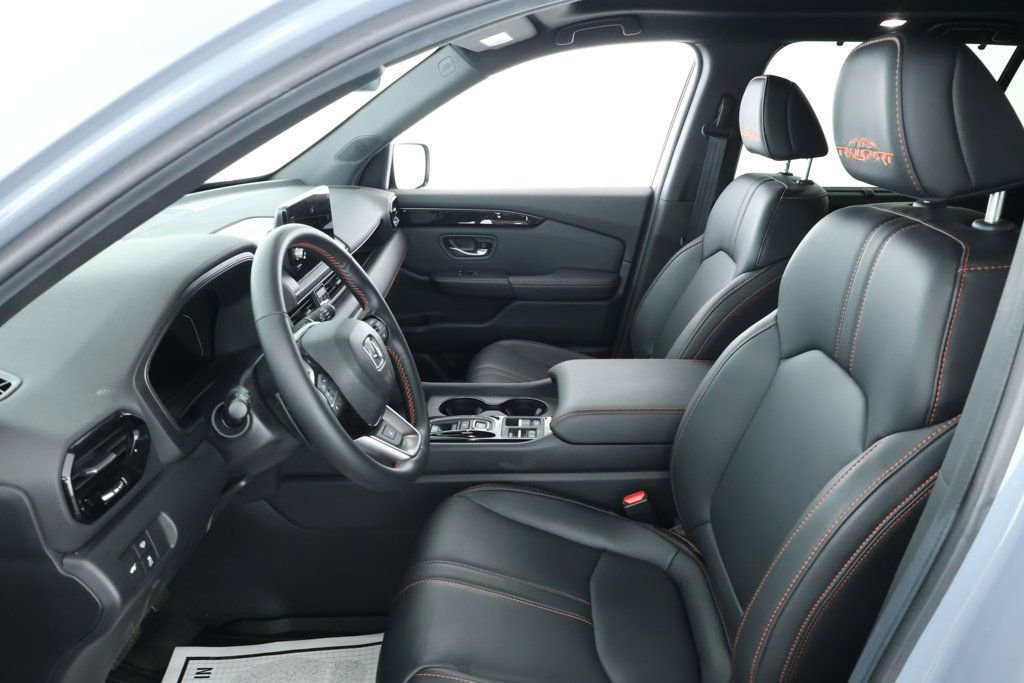 Used 2025 Honda Pilot TrailSport image 18