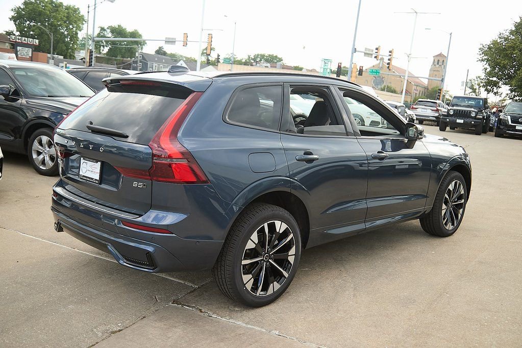 New 2026 Volvo XC60 B5 Plus w/ Protection Package Premier image 9