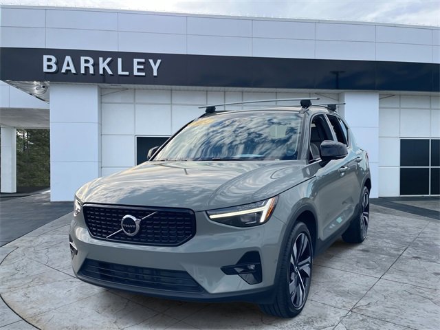 Used 2024 Volvo XC40 B5 Ultimate w/ Protection Package Premier image 3