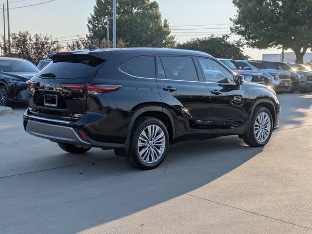 Certified 2025 Toyota Highlander Platinum AWD/4WD image 6