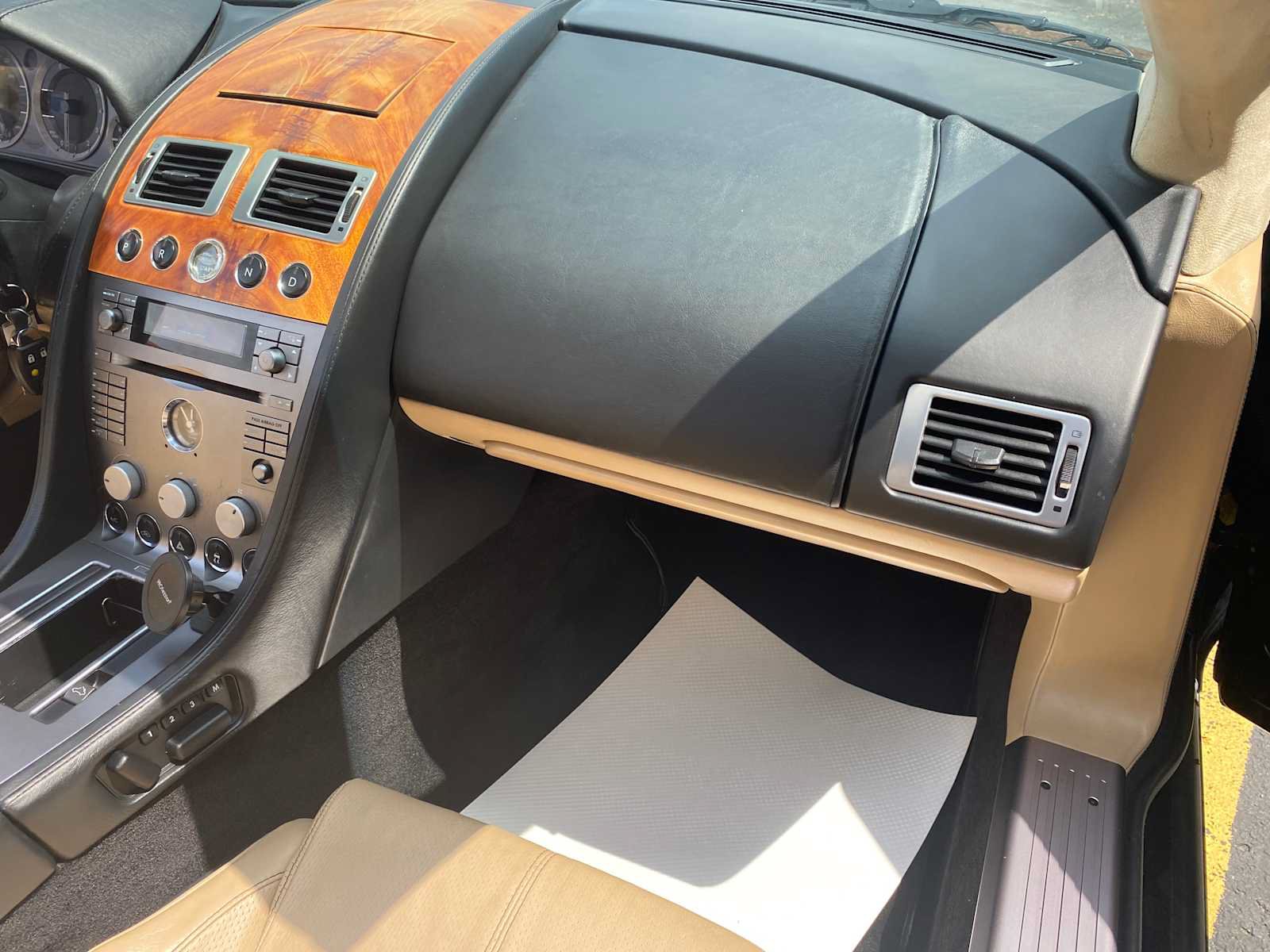 Used 2007 Aston Martin DB9 Volante RWD image 28