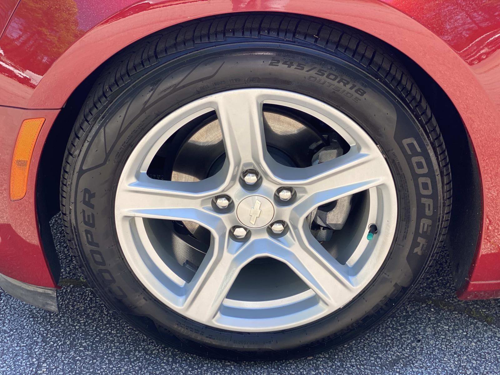 Used 2020 Chevrolet Camaro LT RWD image 9