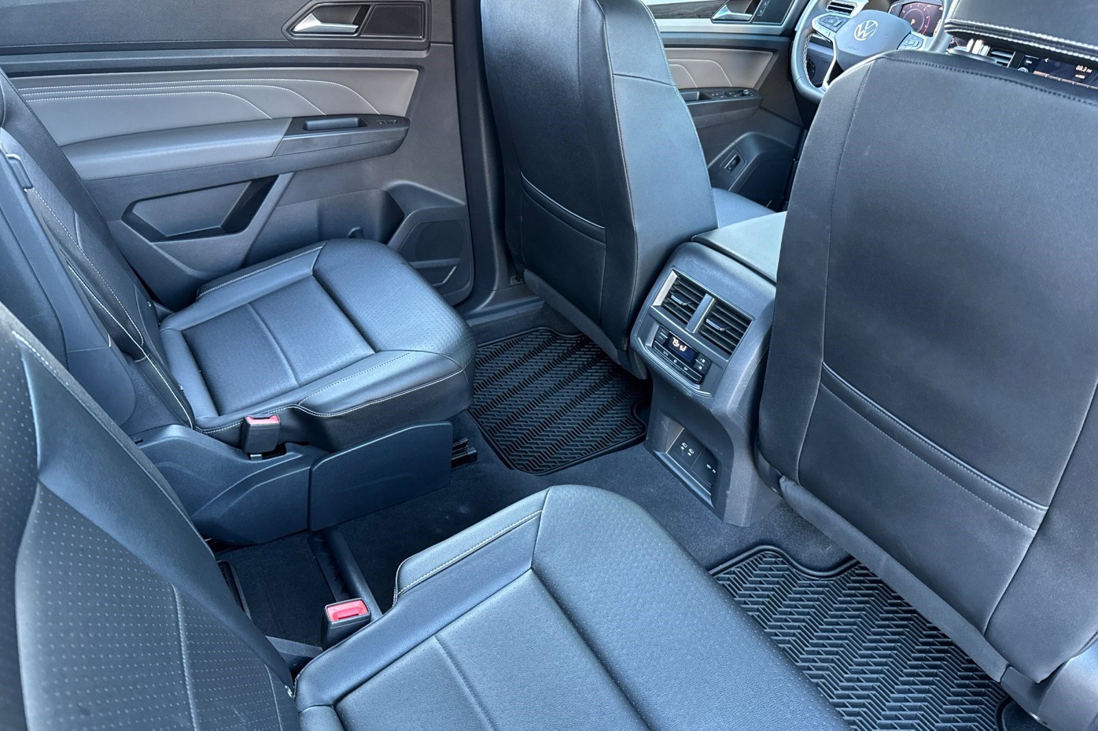 Used 2023 Volkswagen Atlas SE image 29