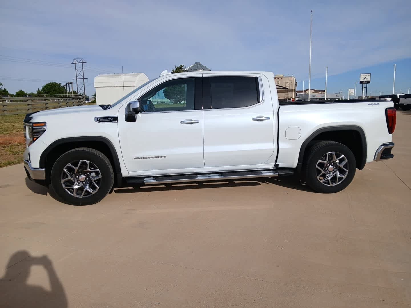 New 2026 GMC Sierra 1500 SLT w/ SLT Premium Package AWD/4WD image 3