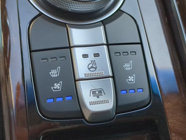 Used 2019 Genesis G90 3.3T Premium RWD image 22