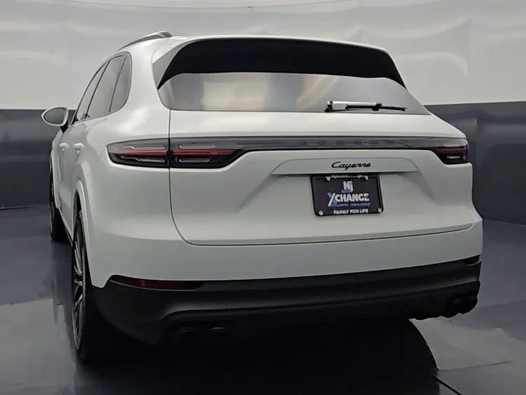Used 2022 Porsche Cayenne AWD/4WD image 11