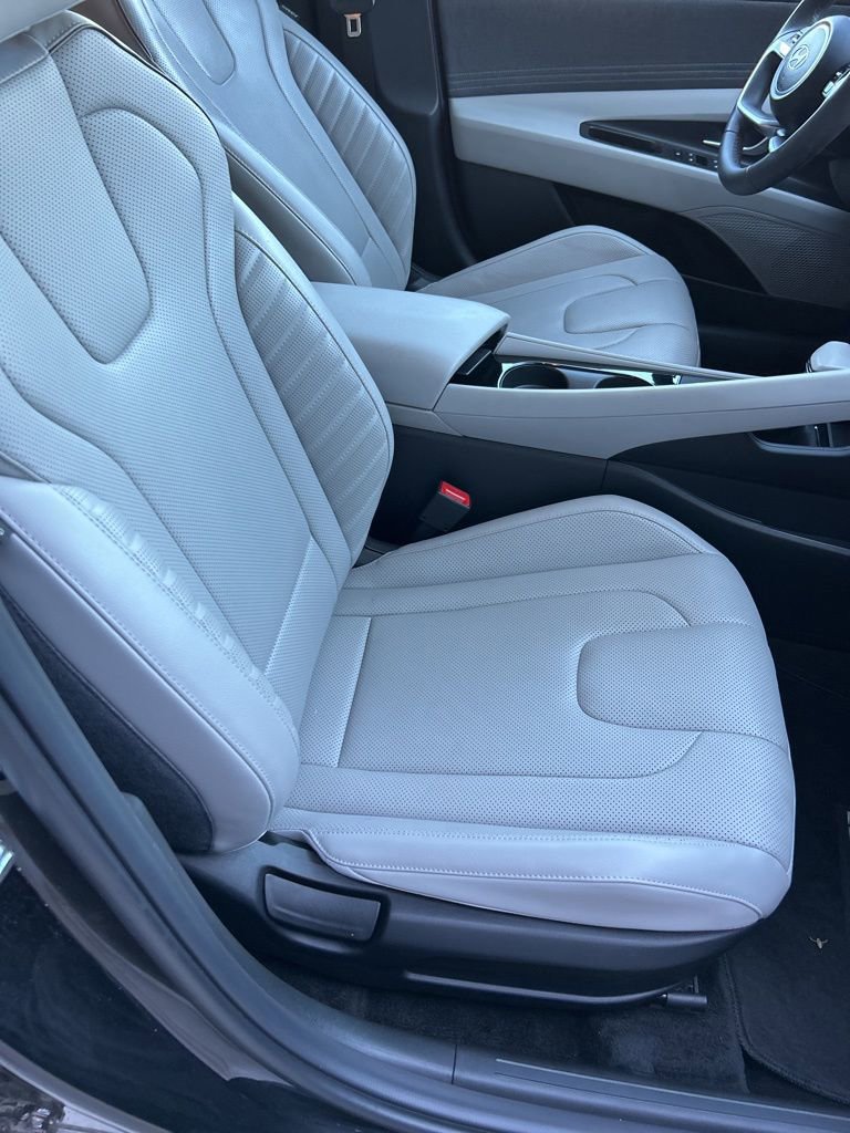 Certified 2025 Hyundai Elantra Limited image 16