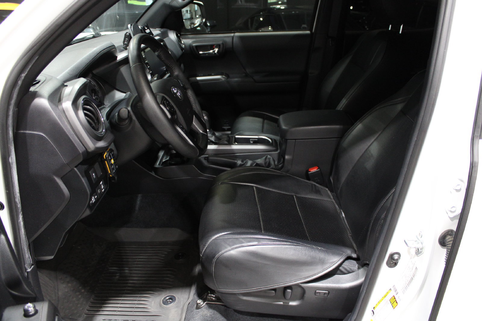 Used 2022 Toyota Tacoma TRD Off-Road AWD/4WD image 29