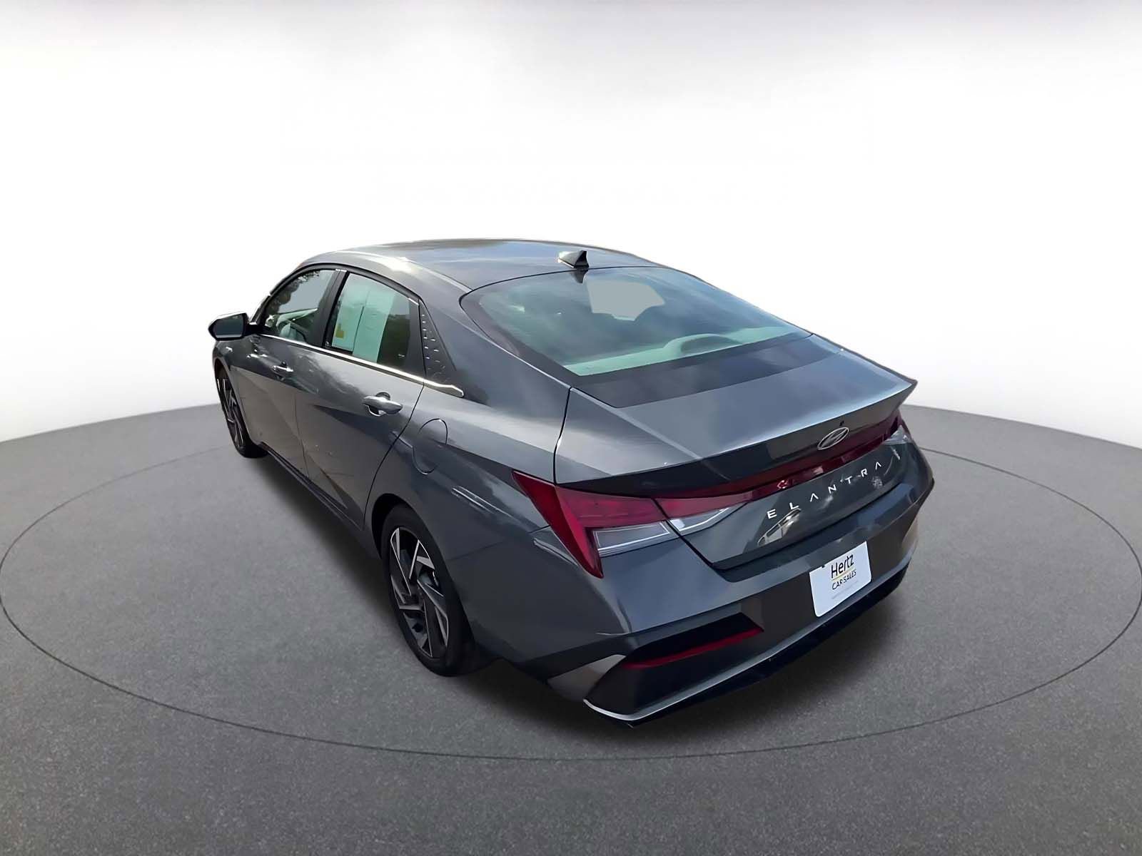 Used 2025 Hyundai Elantra SEL image 11