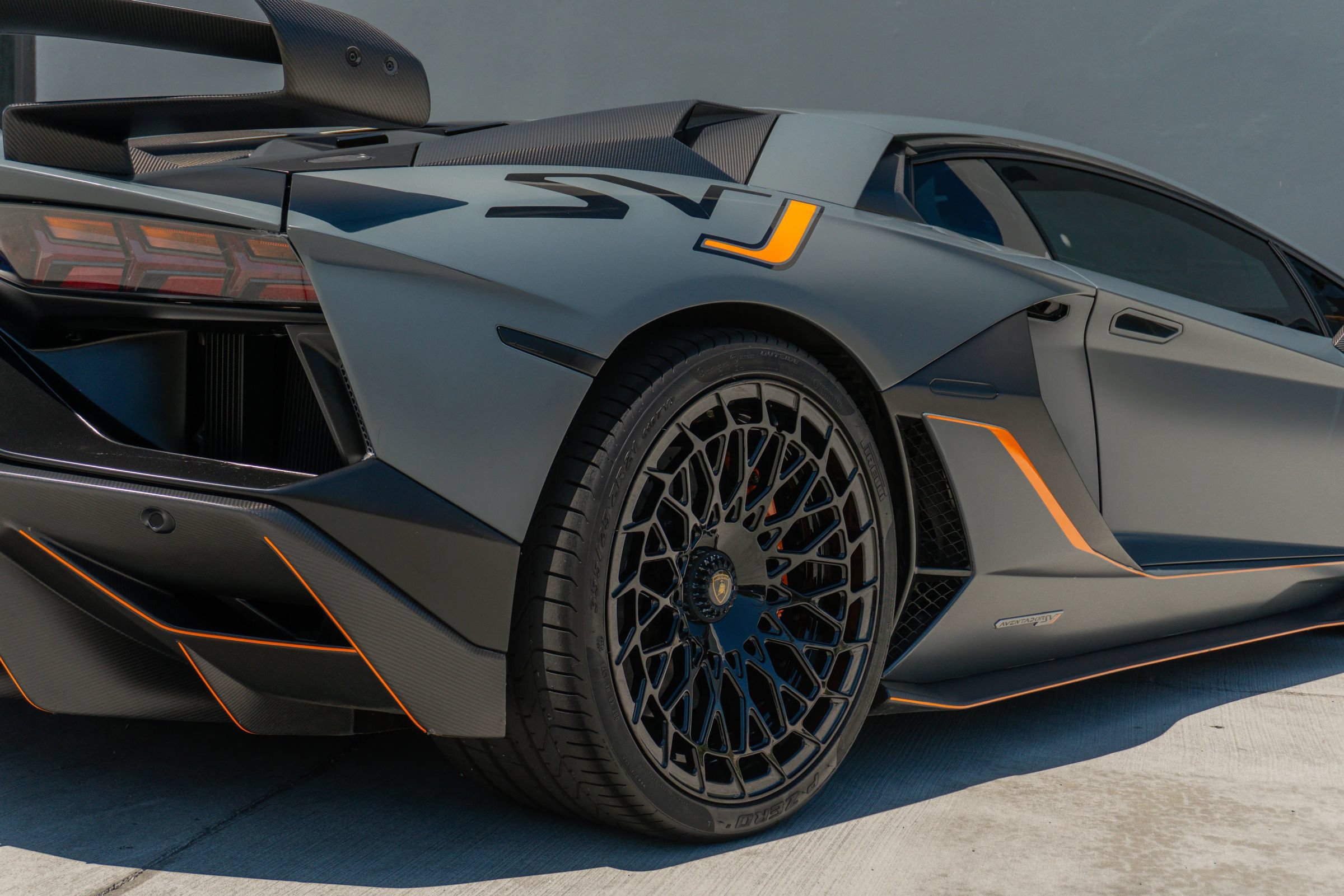 Used 2019 Lamborghini Aventador SVJ AWD/4WD image 45