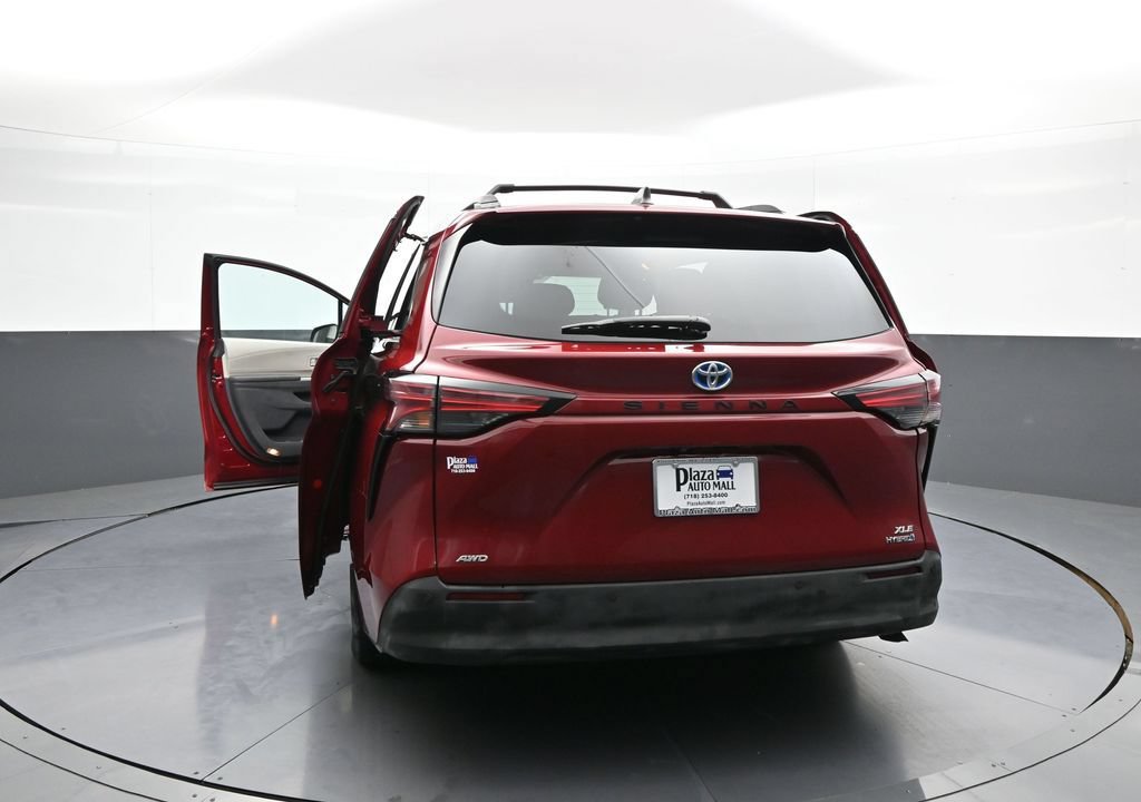 Certified 2022 Toyota Sienna XLE AWD/4WD image 49