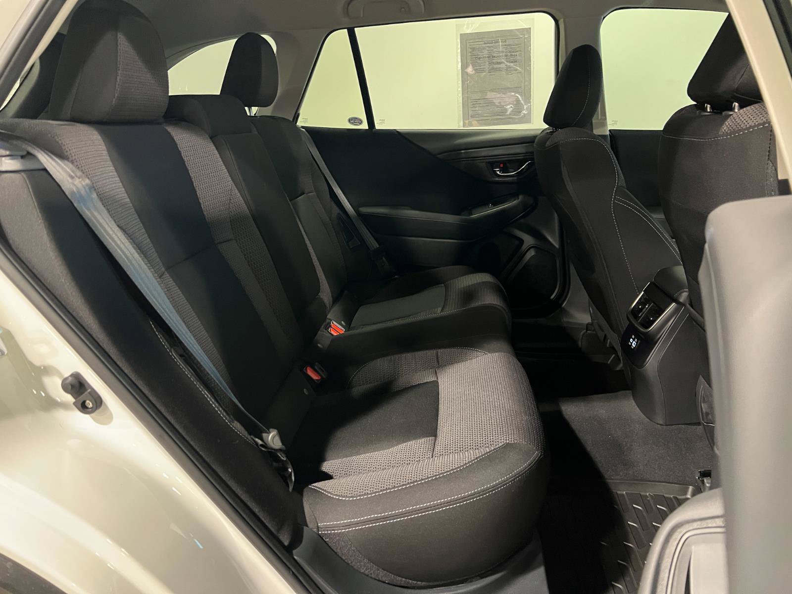 Used 2024 Subaru Outback Premium AWD/4WD image 32