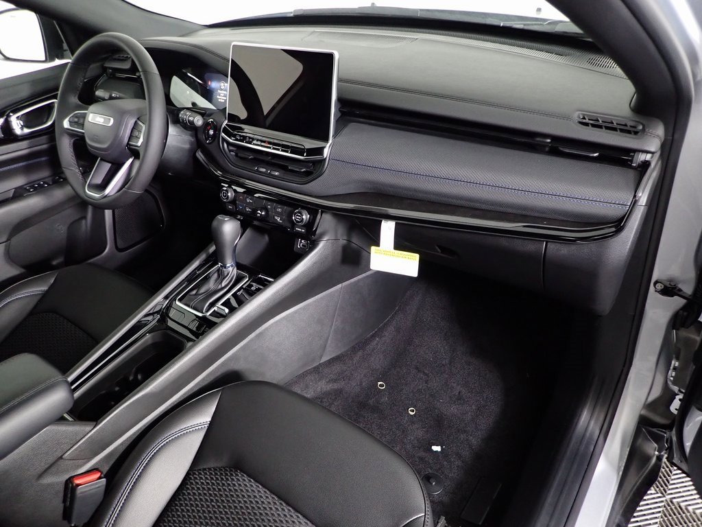 New 2026 Jeep Compass Latitude image 29