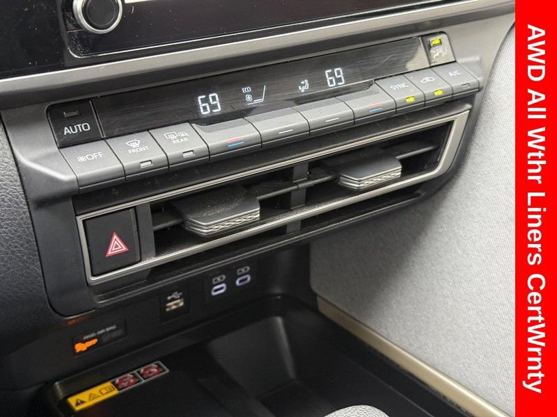 Used 2025 Toyota Camry LE AWD/4WD image 30