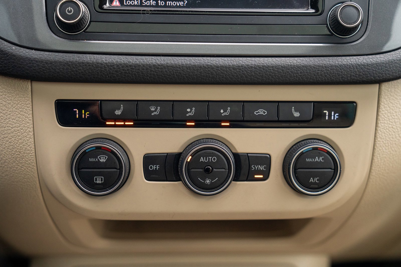 Used 2016 Volkswagen Tiguan SEL image 17