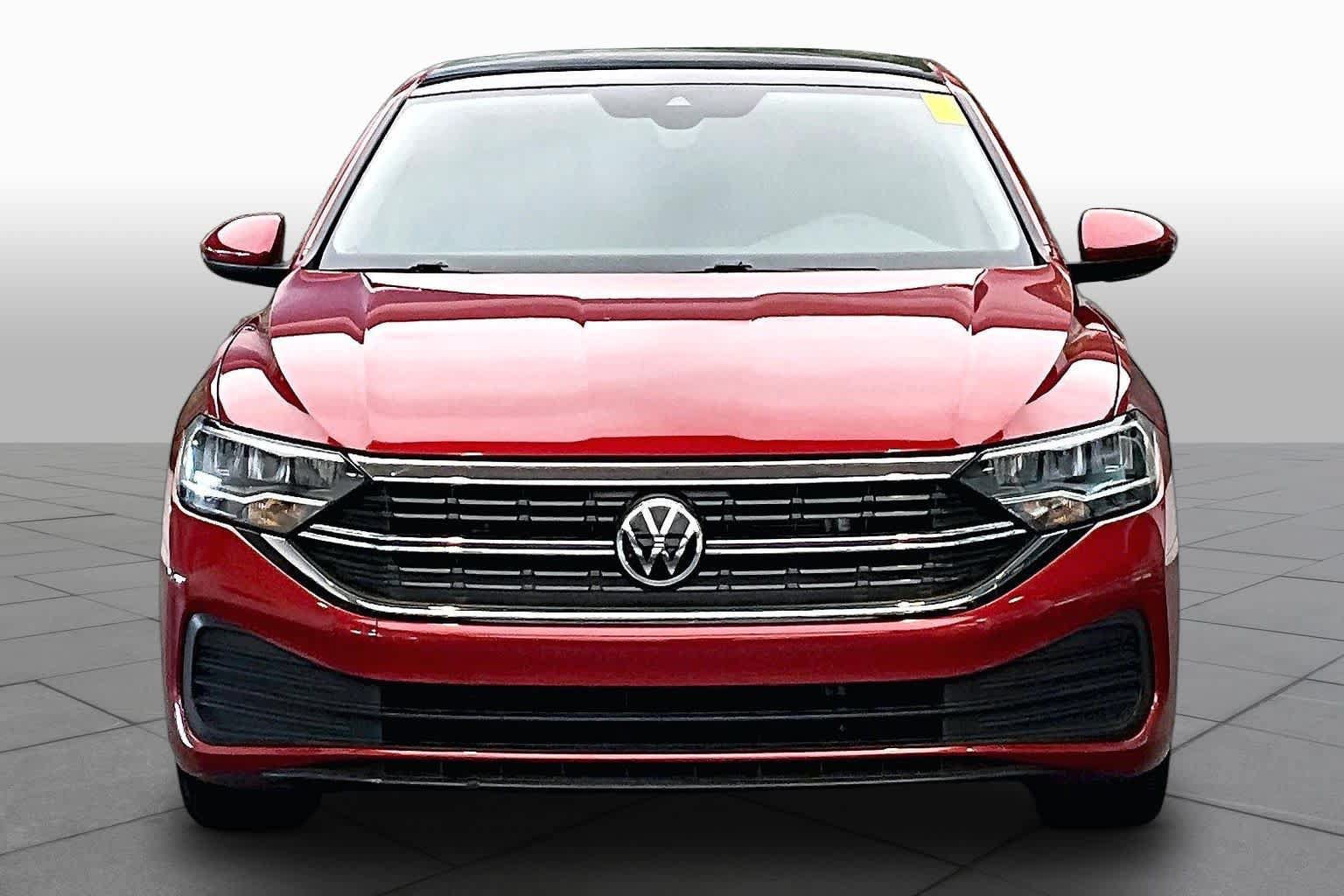Used 2022 Volkswagen Jetta SE w/ Panoramic Sunroof Package FWD image 4