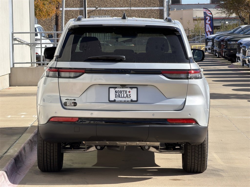 New 2025 Jeep Grand Cherokee Altitude image 6