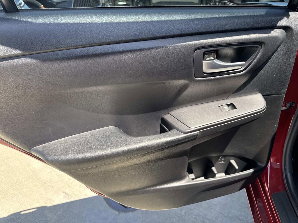 Used 2017 Toyota Camry SE FWD image 11