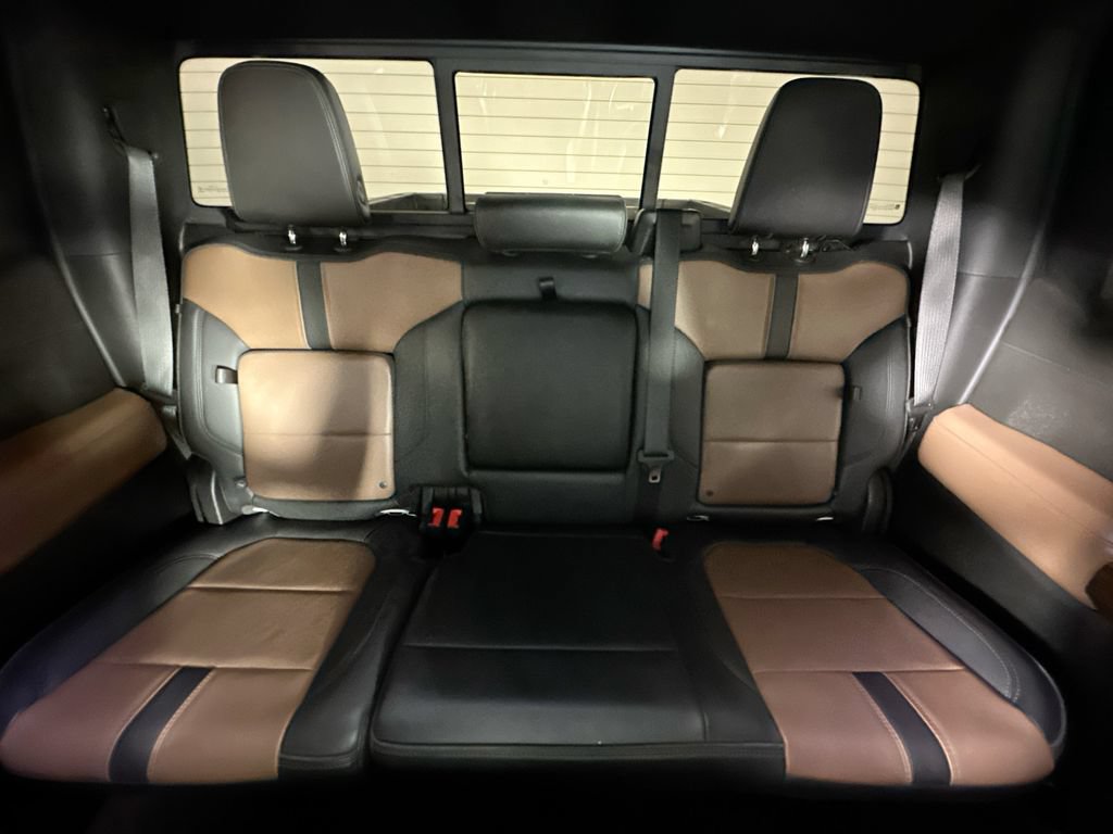 Used 2022 Chevrolet Silverado 1500 High Country w/ Technology Package AWD/4WD image 13