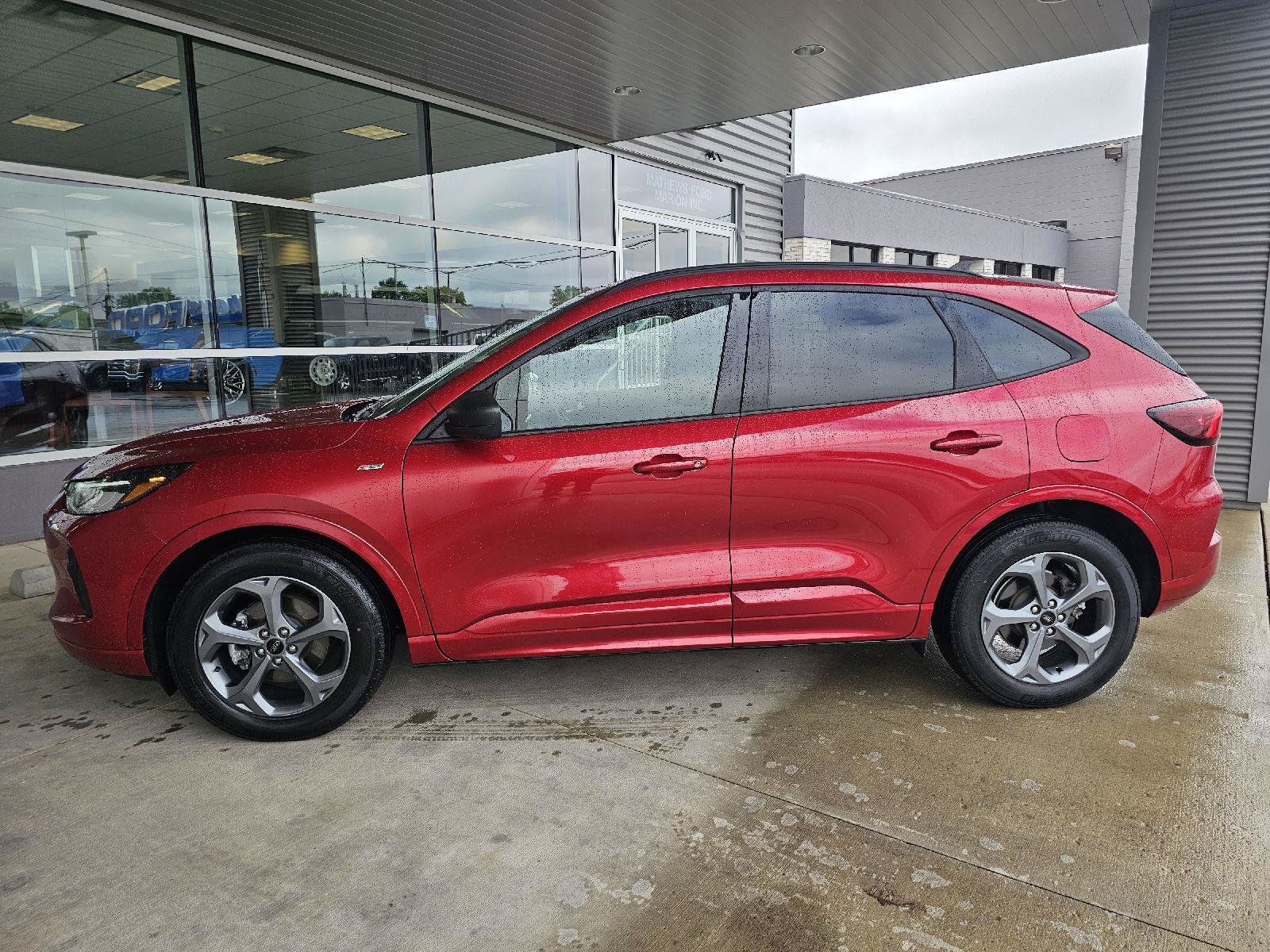 Used 2024 Ford Escape ST-Line w/ Tech Pack #1 FWD image 2