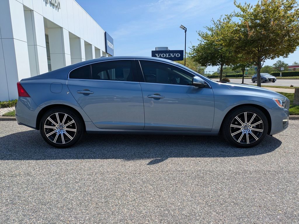 Used 2018 Volvo S60 T5 Inscription image 3