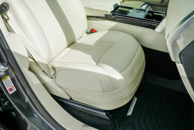 Used 2025 Land Rover Range Rover Long Wheelbase SE image 39