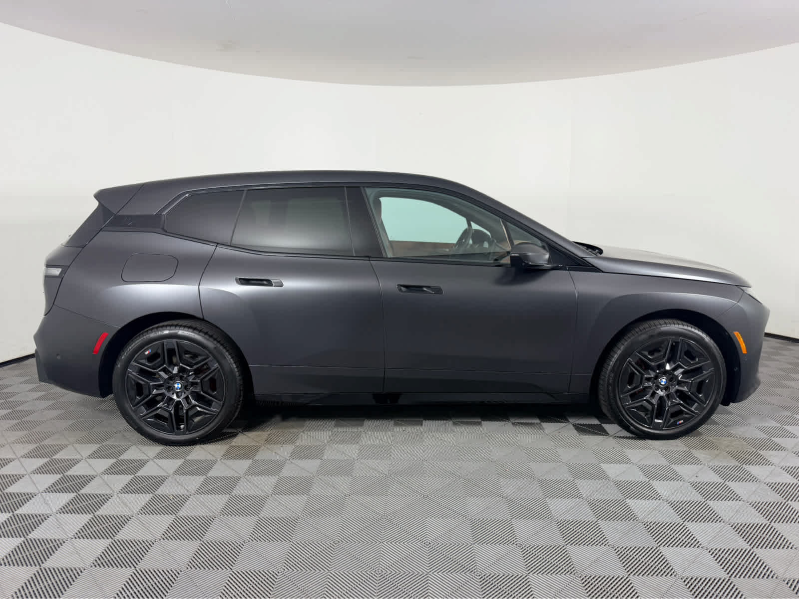Used 2026 BMW iX xDrive45 w/ M Sport Package AWD/4WD image 2