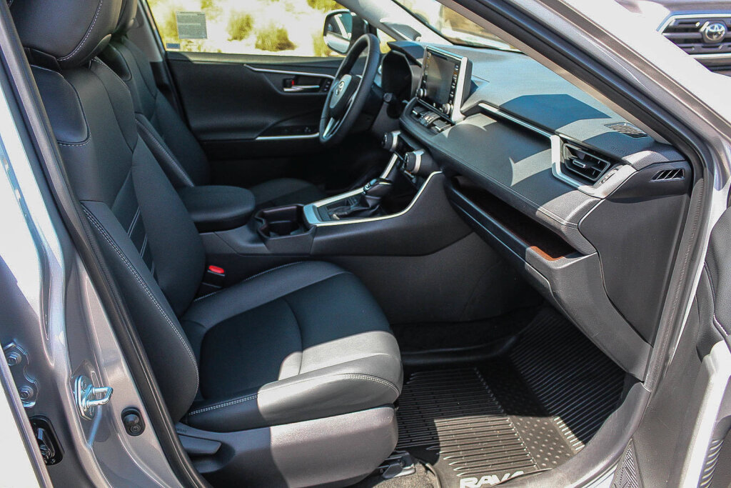 Certified 2021 Toyota RAV4 Limited FWD image 8