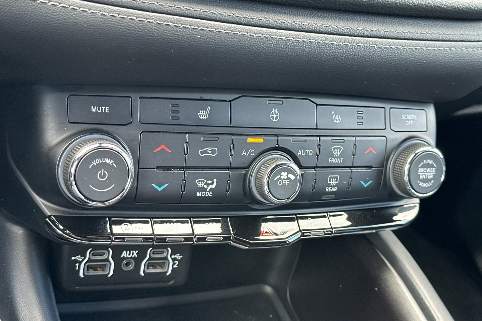 Used 2024 Dodge Durango SXT AWD/4WD image 23
