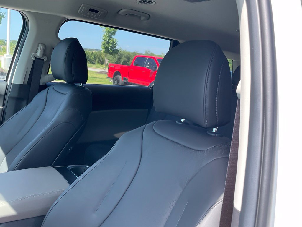 New 2027 Kia Carnival FWD image 17