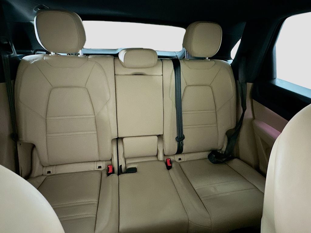 Certified 2023 Porsche Cayenne AWD/4WD image 29