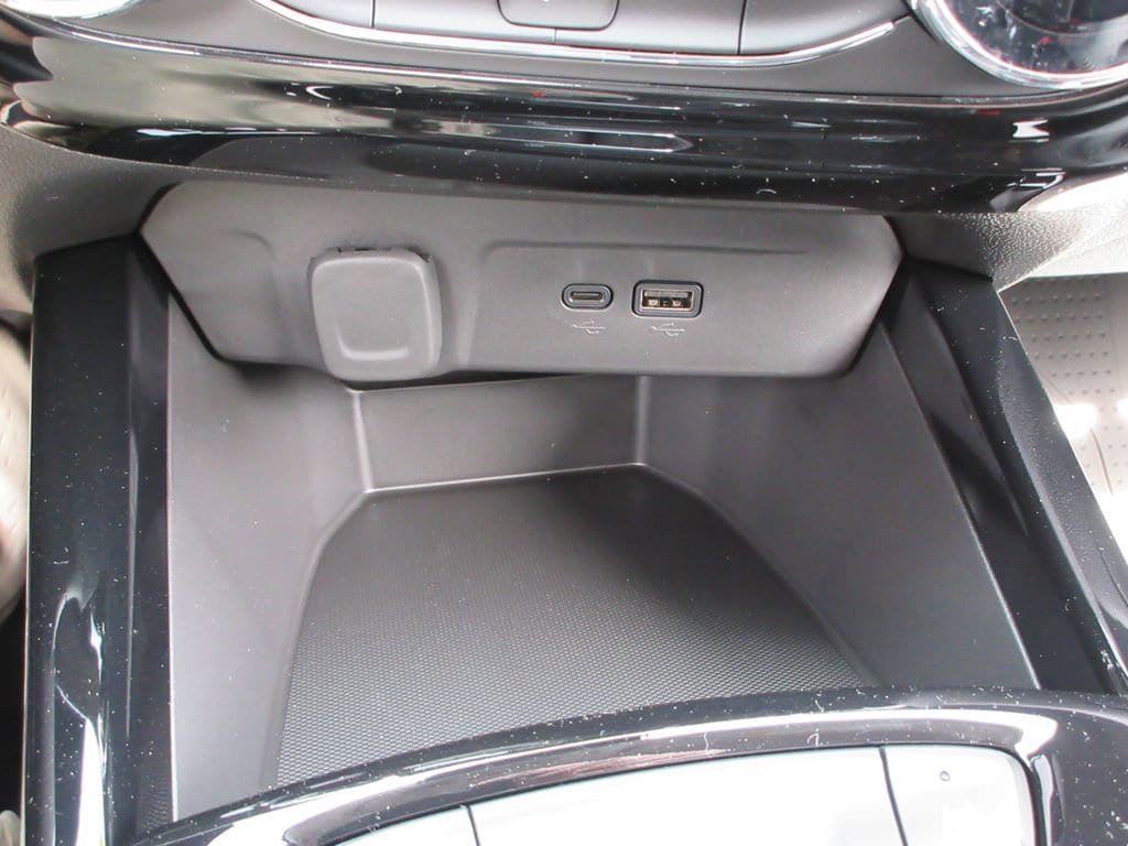 New 2026 Chevrolet Trax LT w/ LPO, Blackout Package FWD image 29